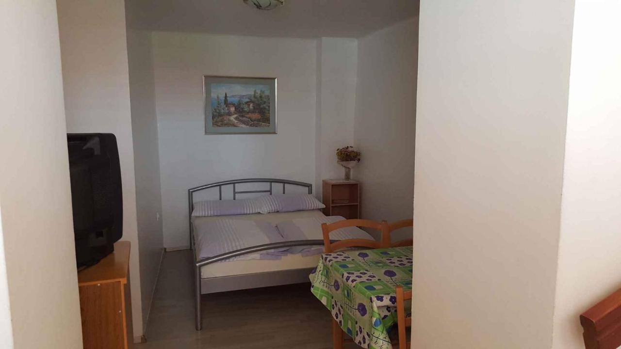 Apartment In Selce 5880 Exterior foto